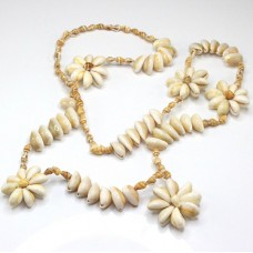 colier hawaian Lei -  "Pupu ‘O Ni’ihau".  cca 1960. Honolulu. Hawaii